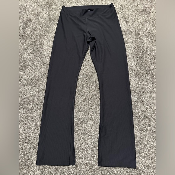 Old Navy Ribbed Powersoft Go Dry Split Flare Leggings - Picture 1 of 5